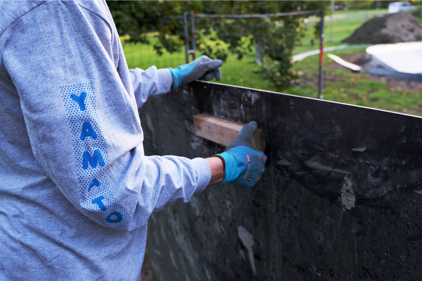 YAMATO "Hart" Longsleeve - Dry Concrete